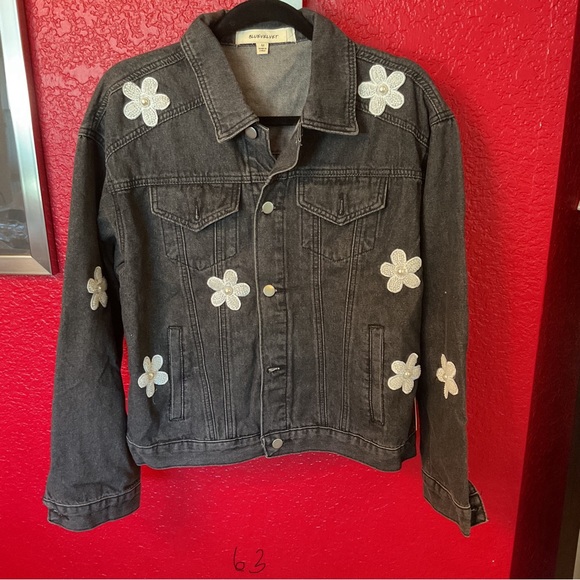Black Denim Jacket with White Daisy and bead Accents, by Blue Velvet size medium - Picture 7 of 13